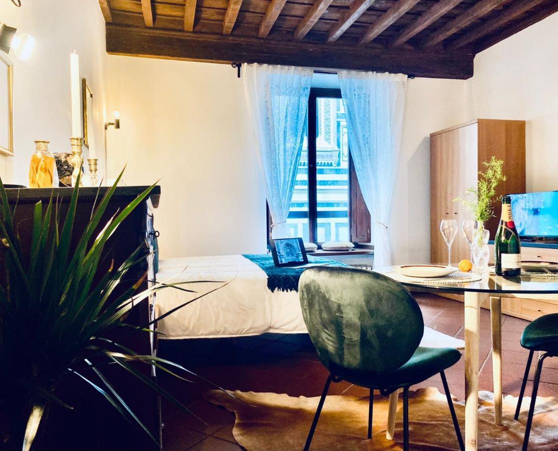 La Mandorla Apartments In Piazza Del Duomo ฟลอเรนซ์ ภายนอก รูปภาพ