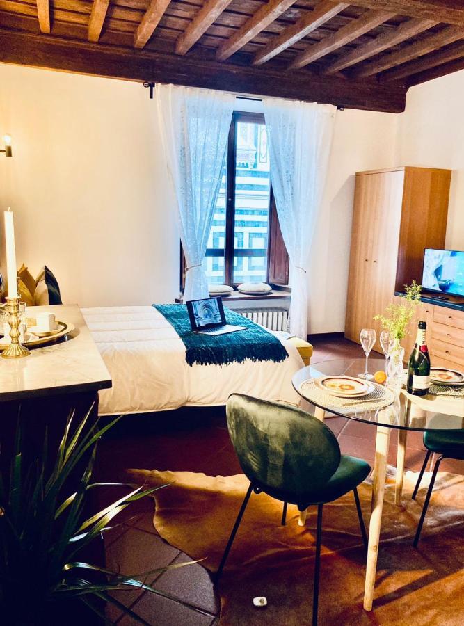 La Mandorla Apartments In Piazza Del Duomo ฟลอเรนซ์ ภายนอก รูปภาพ