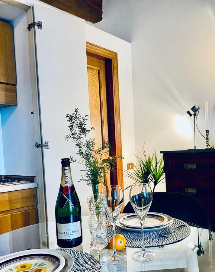 La Mandorla Apartments In Piazza Del Duomo ฟลอเรนซ์ ภายนอก รูปภาพ