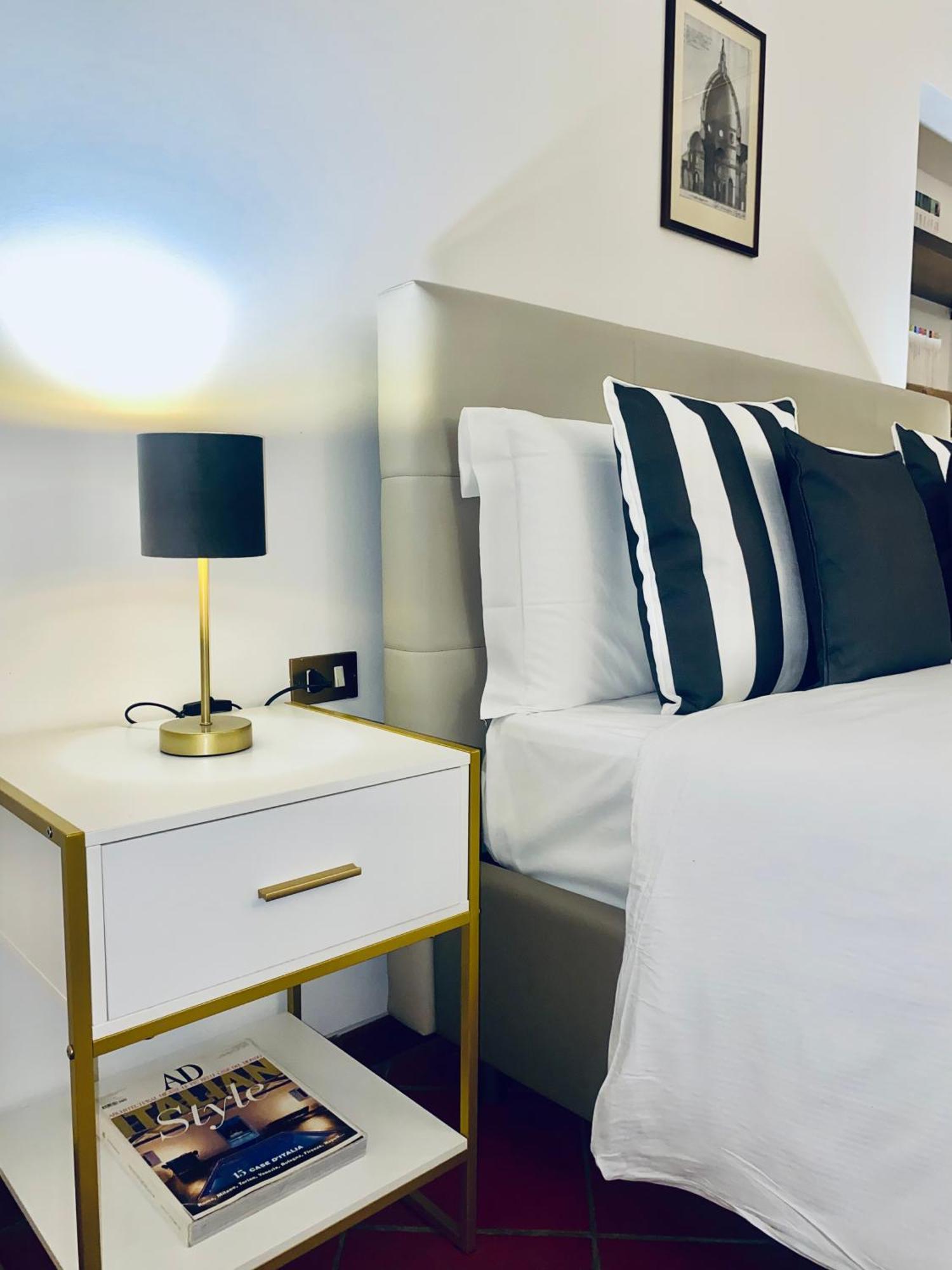 La Mandorla Apartments In Piazza Del Duomo ฟลอเรนซ์ ภายนอก รูปภาพ